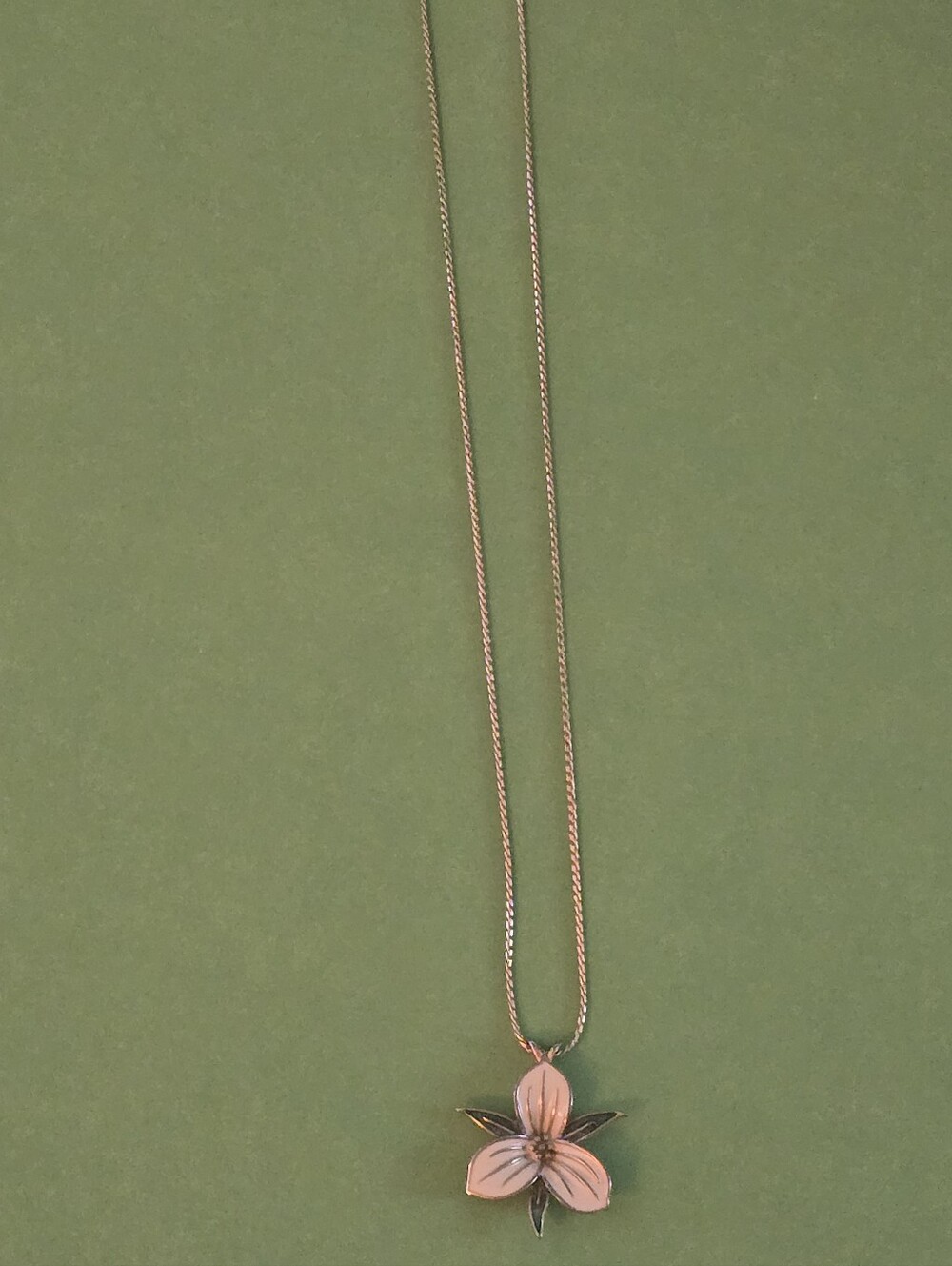 Dorlan Gold Tone Necklace Flower Floral Enamel